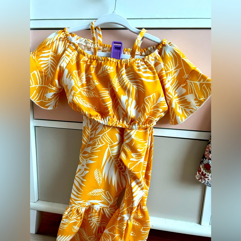 Talk about a happy outfit!